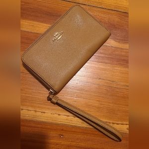 Coach wristlet wallet